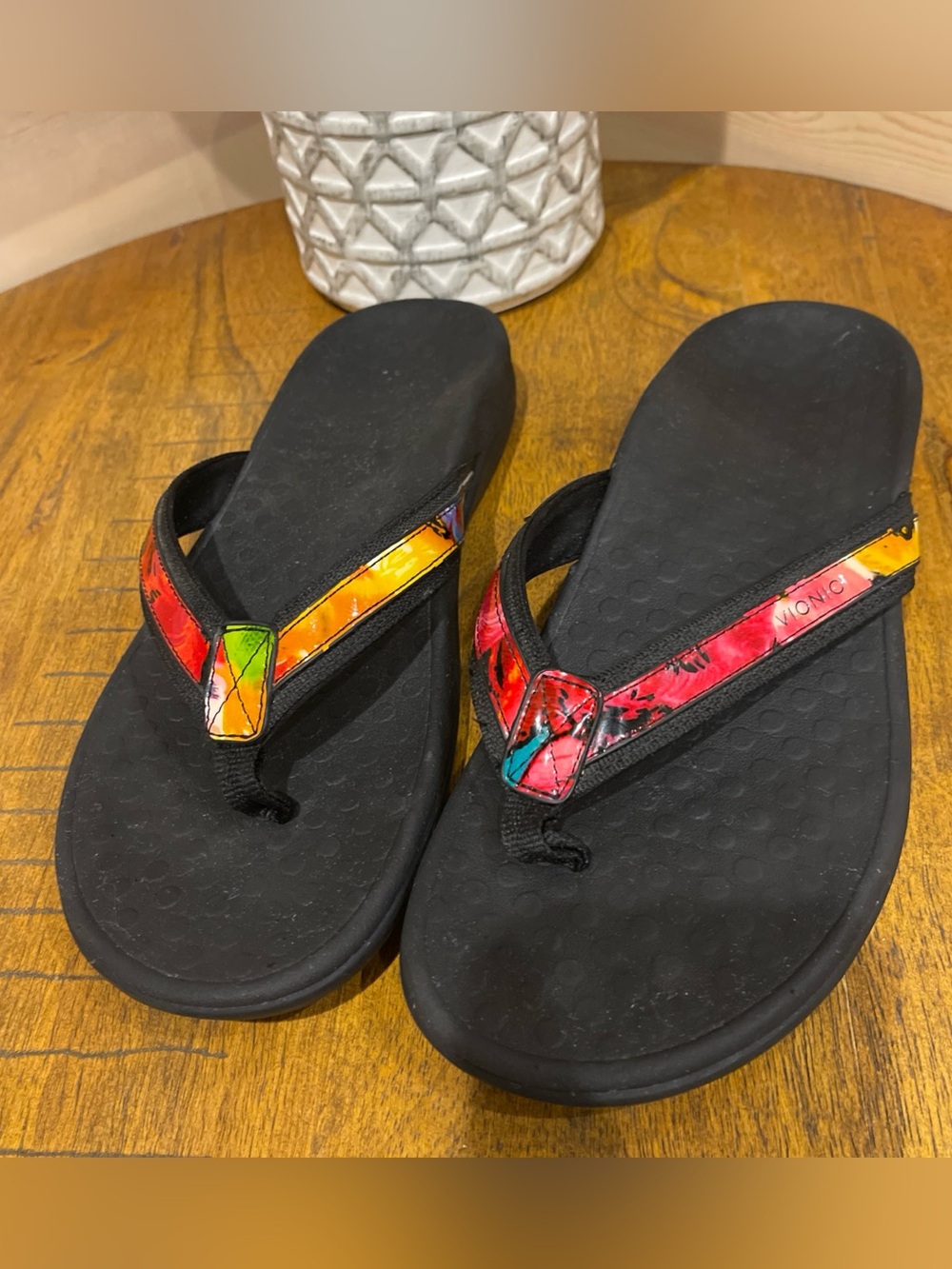Size 10 Women’s Vionic comfort  Flip Flop Sandals with tie dye